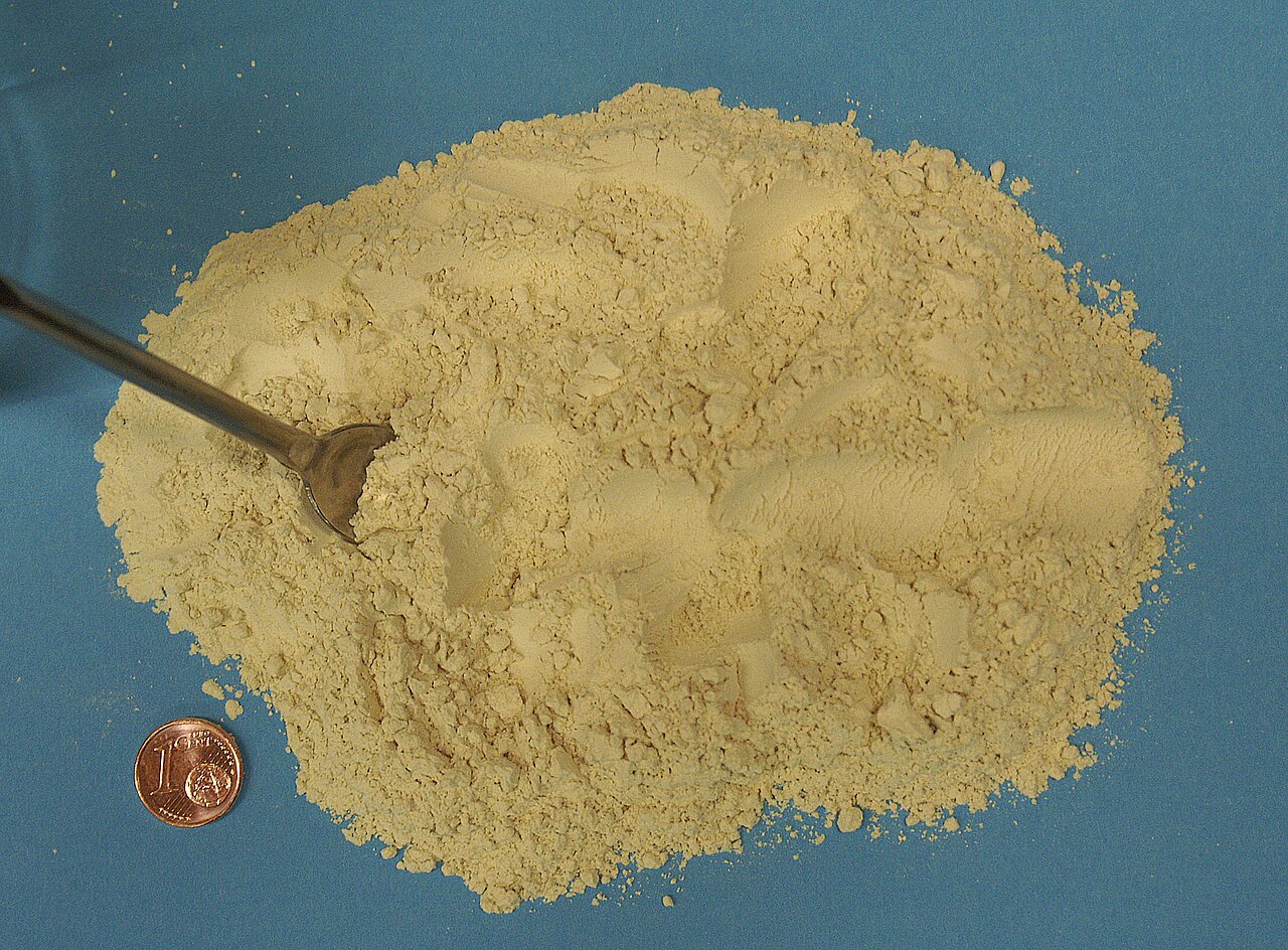 pila de fertilizante granular