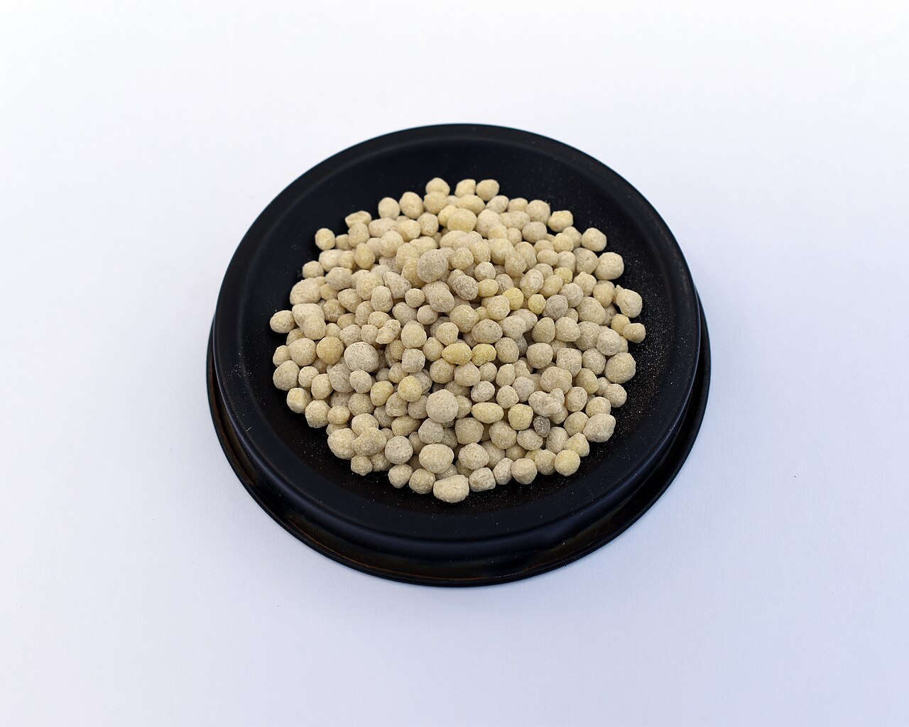 Gránulos de fosfato diamónico (DAP) — fuente de fósforo para la fertilización pre-plantación y de otoño