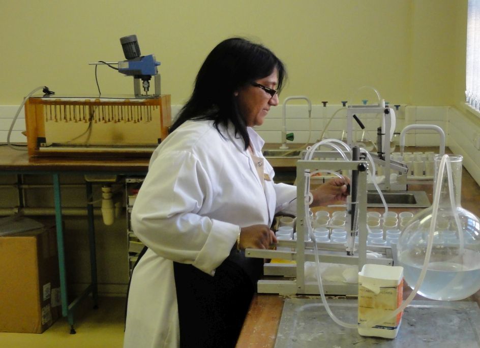 técnico de laboratorio análisis de suelo