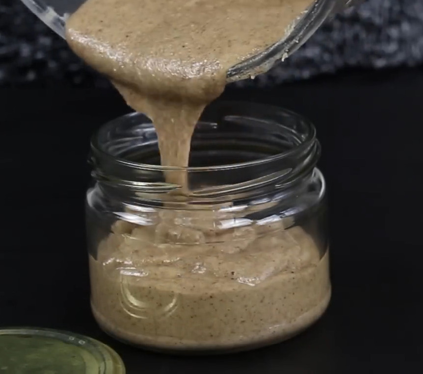 Pasta de avellana — nuez finamente molida, producto semielaborado fundamental