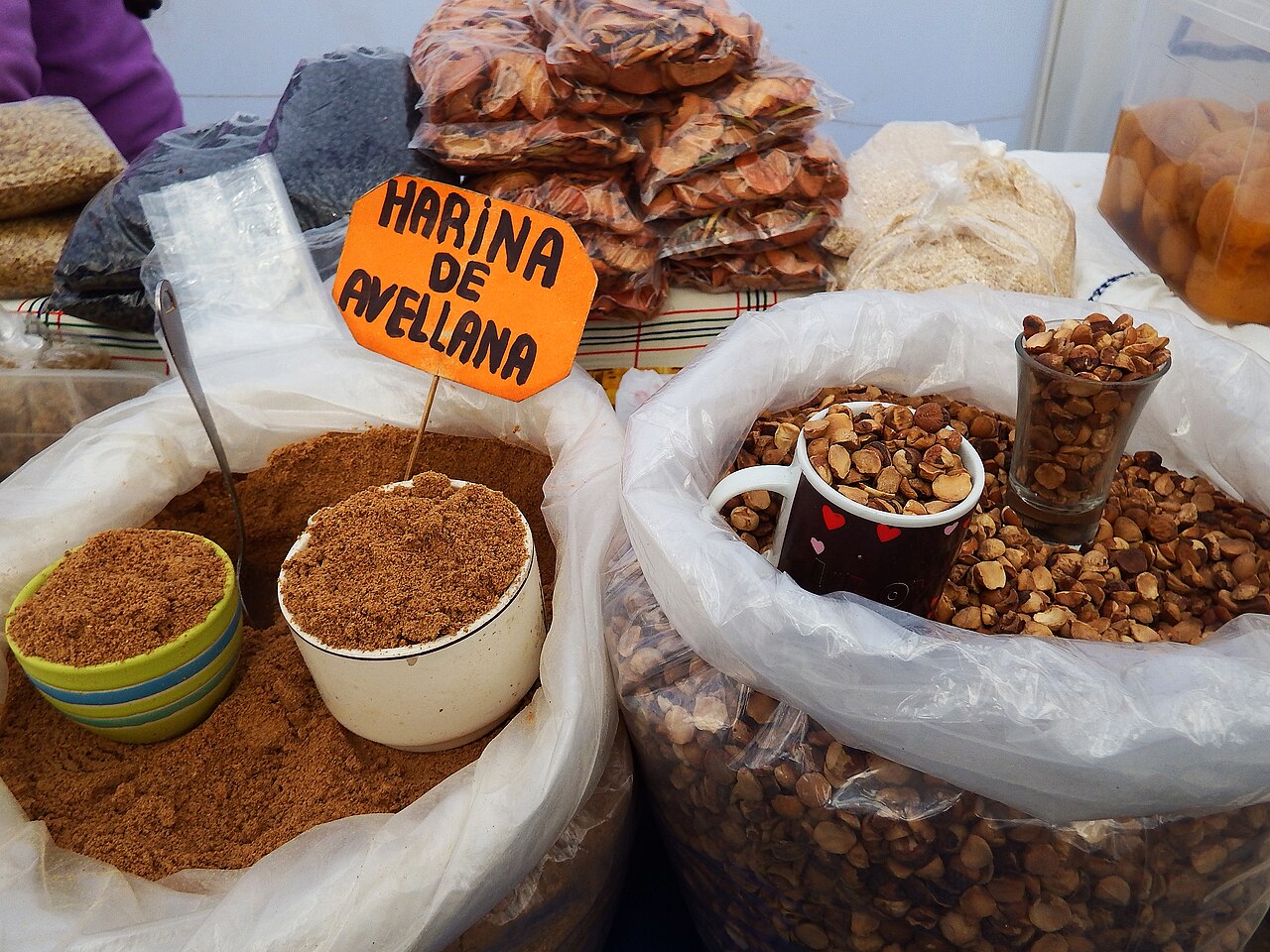 Harina de avellana y avellanas enteras a la venta